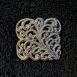 Lois Hill brooch pin